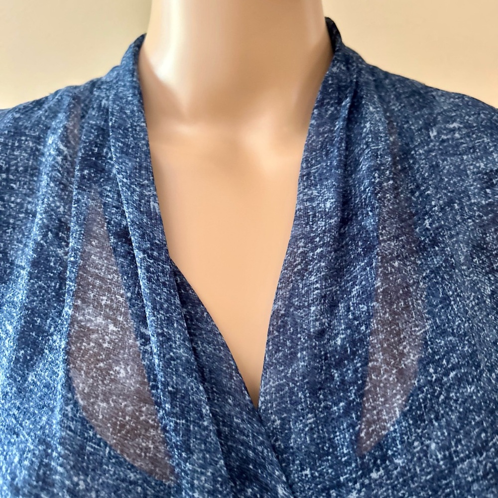 BCBGMaxAzria Textured Blue Top - Picture 2 of 4